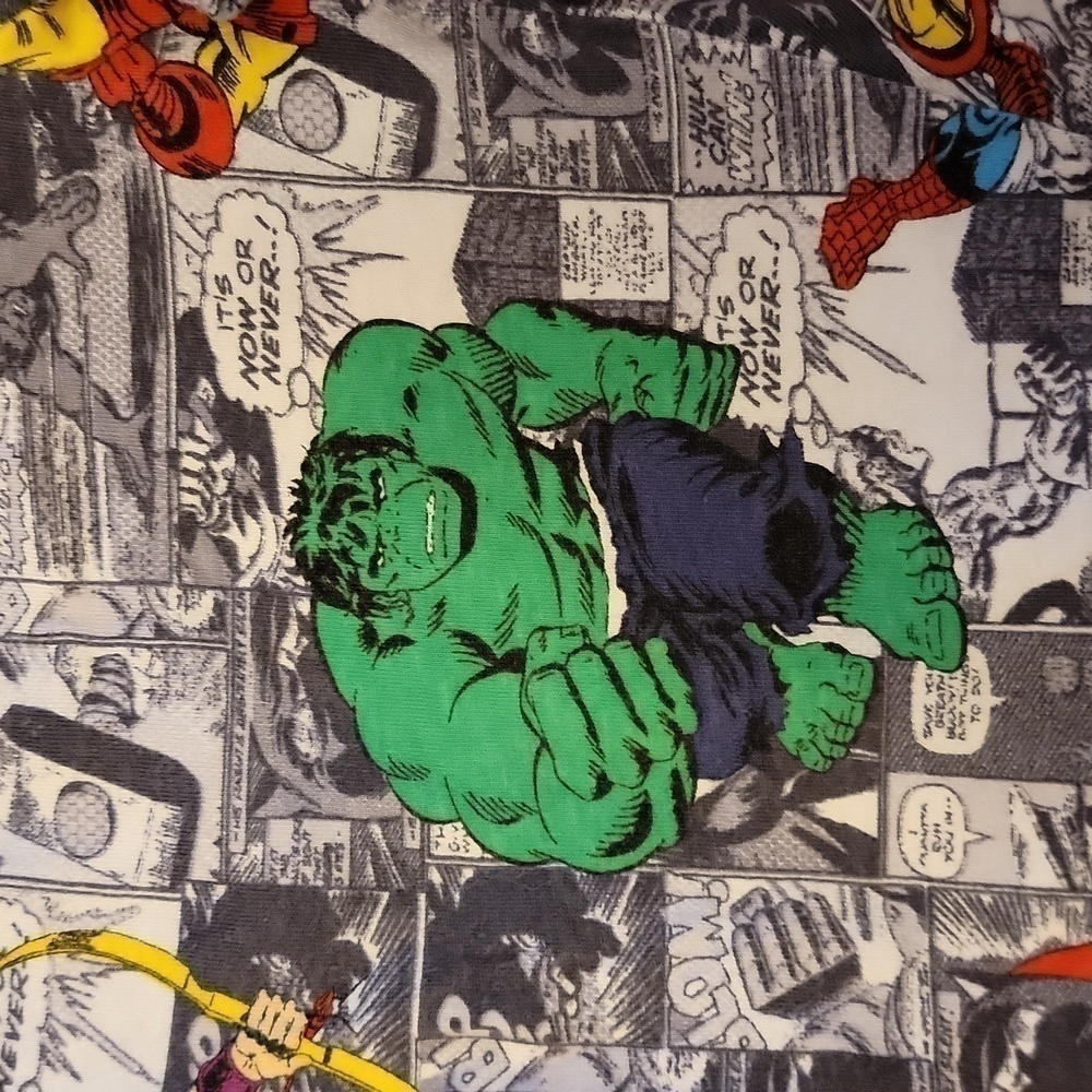 Marvel Shorts size large. Pockets 100% cotton drawstring - Picture 10 of 11